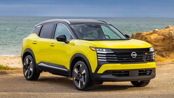 Малък кросоувър, който Nissan разработи специално с мисъл за щатския пазар и който не се продава в Европа. Цената с бензинов двигател и 141 коня мощност започва от 22 730 долара, или под 20 000 евро. 

